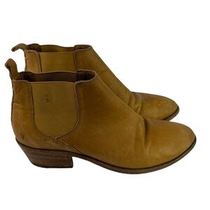 Frye Carson Chelsea Boot in Marigold women’s size 8.5